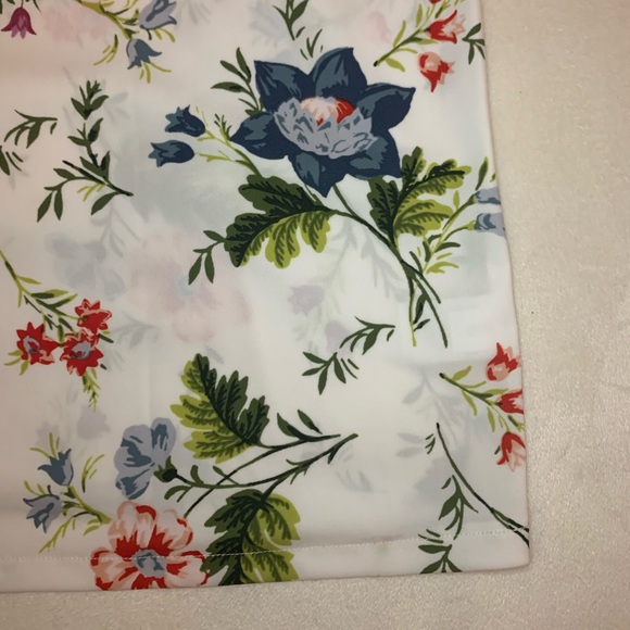 Ann Taylor NWT White with Pink and Blue Flower Blouse medium - Picture 9 of 16